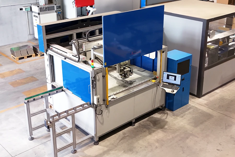 Macchinario-per-il-taglio-laser-